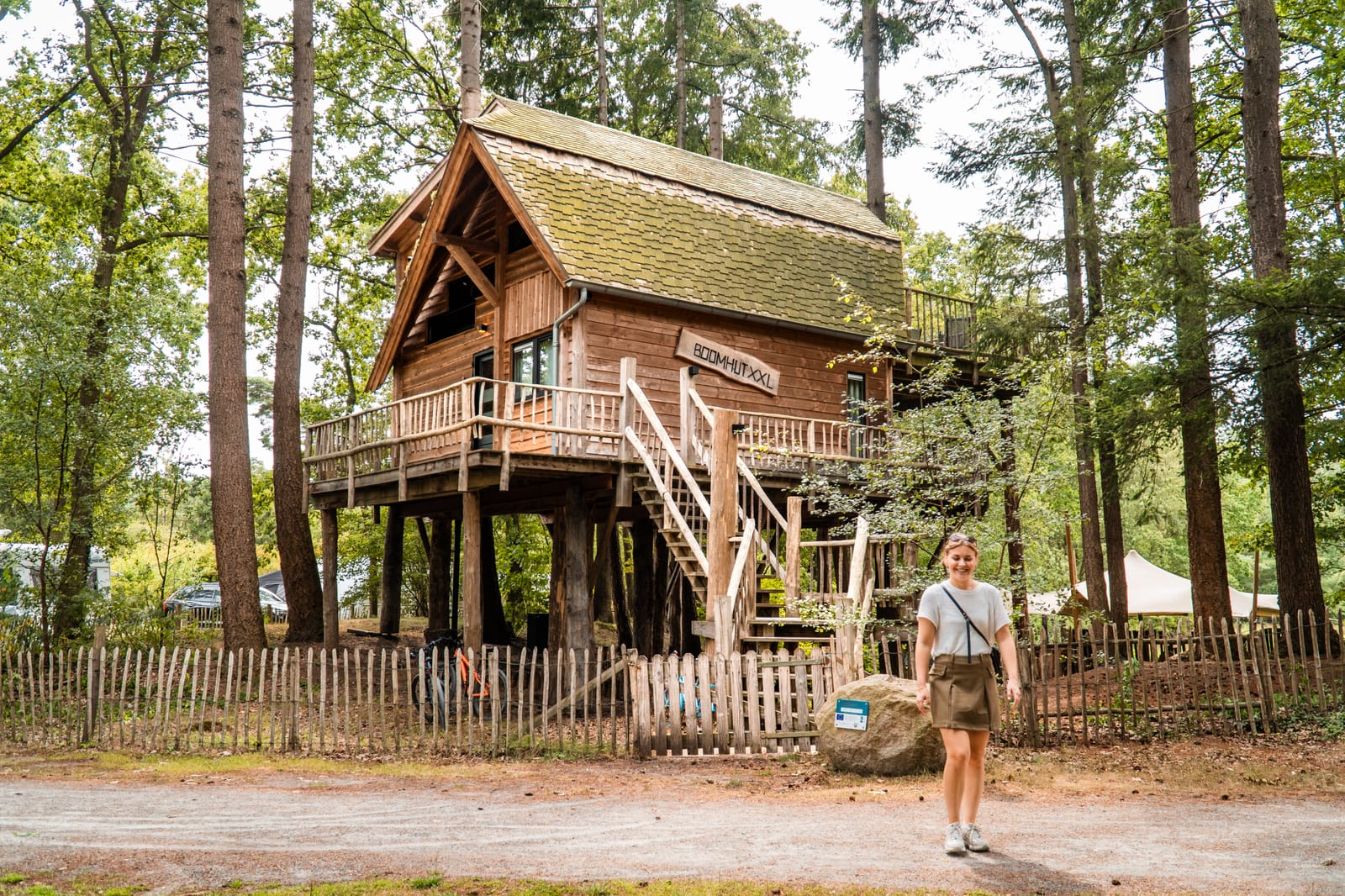 Boomhut XXL tussen de bomen op Camping Torentjeshoek in Dwingeloo